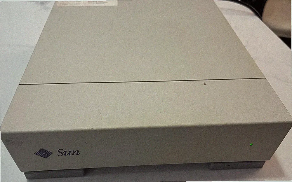 Sun Microsystems 411 HDD External SCSI Hard Drive Enclosure 100-240V - Powers On